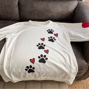*Host pick* Plus size White Sweatshirt dog mom/Paw and Heart Design